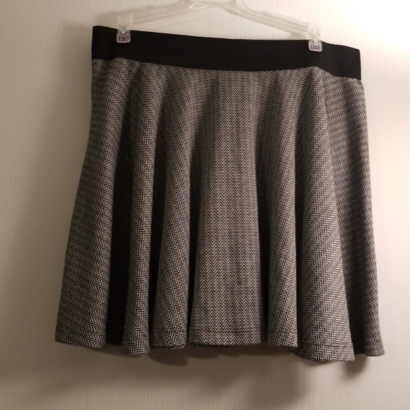 Chevron print mini skirt - Picture 1 of 2